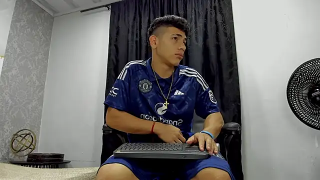 Snapshot of andrew_rose_ chatting on March 6, 2025, 3:13 pm andrew rose online show from March 6, 2025, 3:13 pm