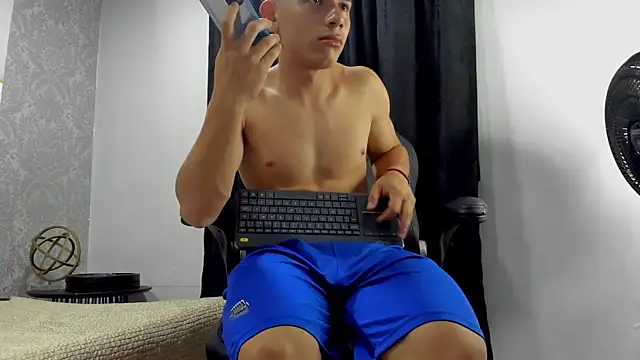 Snapshot of andrew_rose_ chatting on March 7, 2025, 12:45 pm andrew rose online show from March 7, 2025, 12:45 pm