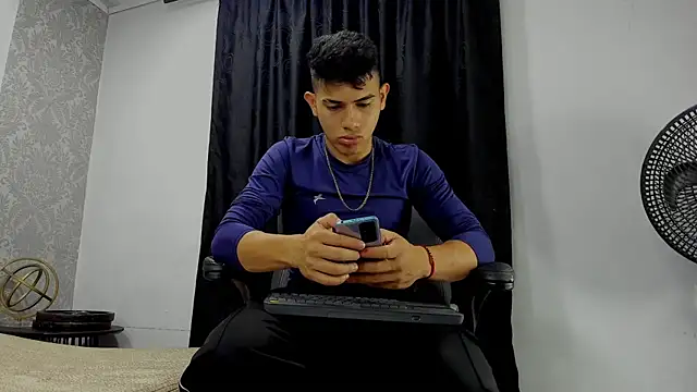 Snapshot of andrew_rose_ chatting on March 12, 2025, 1:08 pm andrew rose online show from March 12, 2025, 1:08 pm