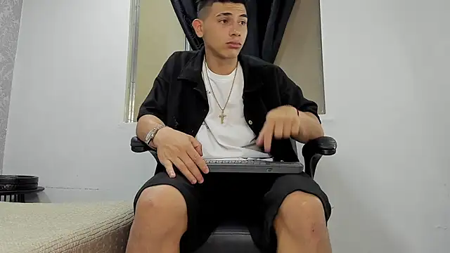 Snapshot of andrew_rose_ chatting on March 19, 2025, 6:46 am andrew rose online show from March 19, 2025, 6:46 am