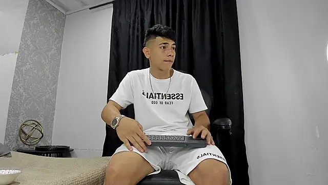 Snapshot of andrew_rose_ chatting on March 22, 2025, 4:04 pm andrew rose online show from March 22, 2025, 4:04 pm