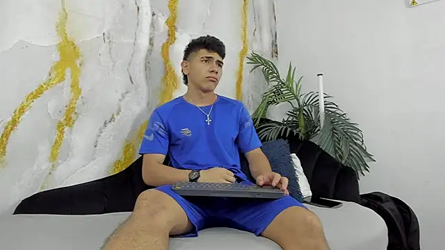 Snapshot of andrew_rose_ chatting on September 20, 2025, 3:24 pm andrew rose online show from September 20, 2025, 3:24 pm