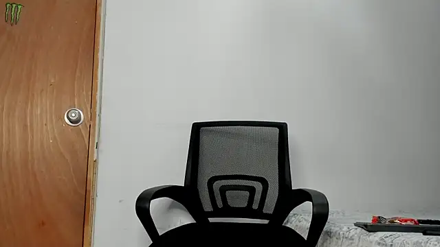 Snapshot of andrew_rose_ chatting on November 28, 2025, 5:43 am andrew rose online show from November 28, 2025, 5:43 am