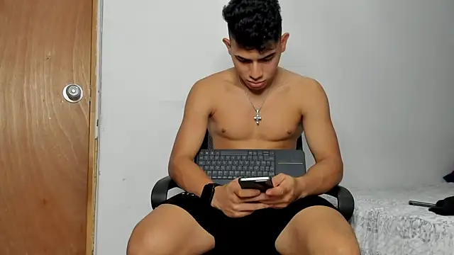 Snapshot of andrew_rose_ chatting on December 13, 2025, 7:53 pm andrew rose online show from December 13, 2025, 7:53 pm