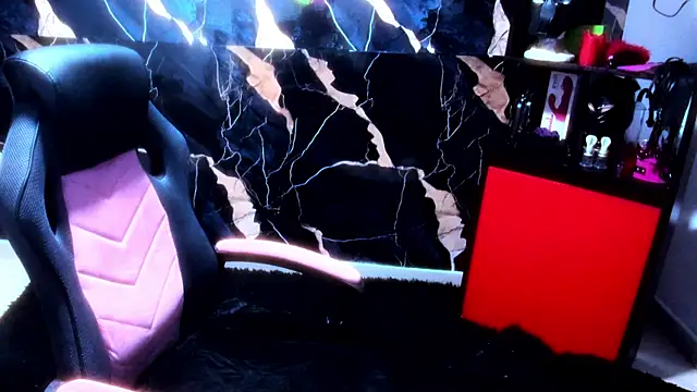 Snapshot of True_Bdsm chatting on October 13, 2025, 7:47 pm True Bdsm online show from October 13, 2025, 7:47 pm