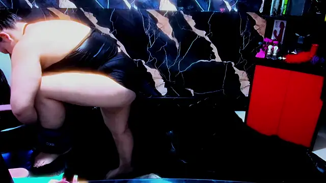 Snapshot of True_Bdsm chatting on November 4, 2025, 4:50 pm True Bdsm online show from November 4, 2025, 4:50 pm