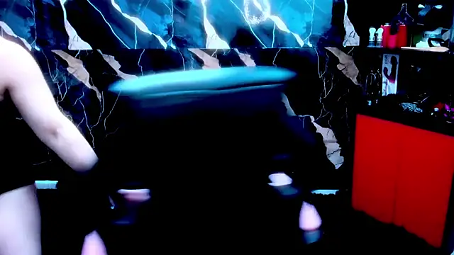 Snapshot of True_Bdsm chatting on November 18, 2025, 5:39 pm True Bdsm online show from November 18, 2025, 5:39 pm