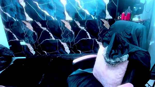 Snapshot of True_Bdsm chatting on November 20, 2025, 6:07 pm True Bdsm online show from November 20, 2025, 6:07 pm