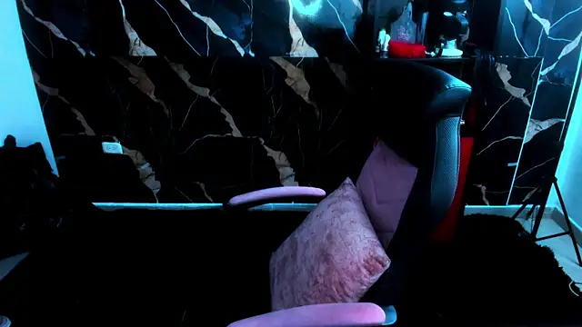 Snapshot of True_Bdsm chatting on November 24, 2025, 6:07 pm True Bdsm online show from November 24, 2025, 6:07 pm