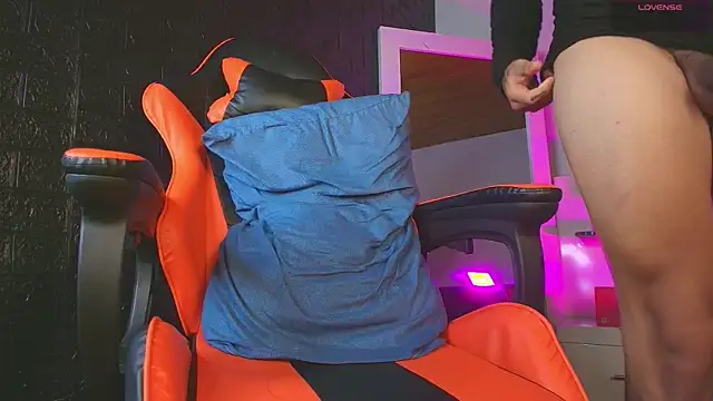 charlotte cruzx online show from October 26, 2025, 7:25 am