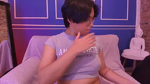 Emmapark  online show from October 23, 2025, 2:11 am