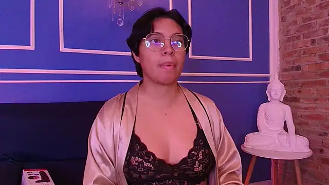 Emmapark  online show from November 6, 2025, 6:31 pm