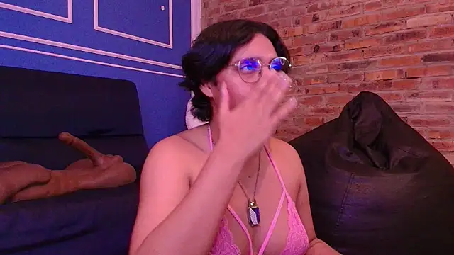 Emmapark  online show from December 3, 2025, 7:12 pm