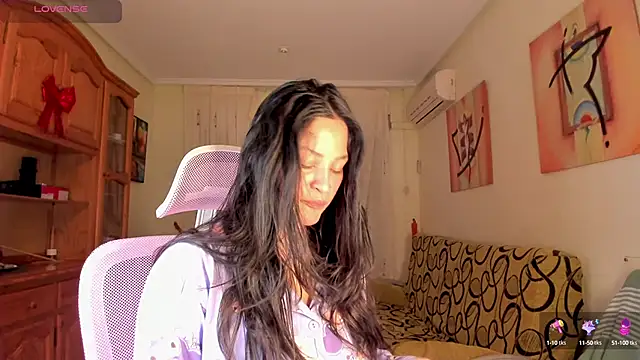 Snapshot of bella_apont chatting on February 17, 2025, 6:26 pm bella apont online show from February 17, 2025, 6:26 pm