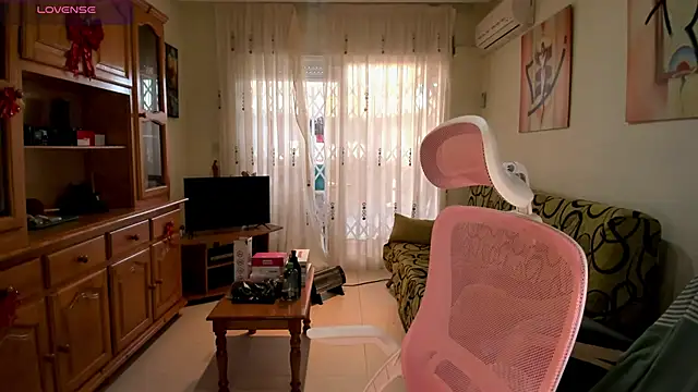 Snapshot of bella_apont chatting on February 24, 2025, 7:33 am bella apont online show from February 24, 2025, 7:33 am