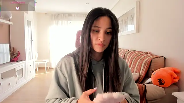 bella apont online show from November 23, 2025, 1:44 pm