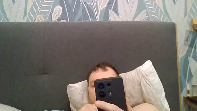 Snapshot of Au_plaisir_des_femmes chatting on December 15, 2025, 7:56 am Au plaisir des femmes online show from December 15, 2025, 7:56 am