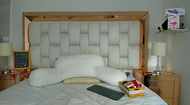 Snapshot of emilyparkerr01 chatting on December 26, 2024, 8:00 pm emilyparkerr01 online show from December 26, 2024, 8:00 pm