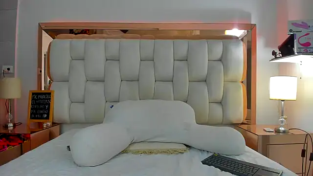 Snapshot of emilyparkerr01 chatting on February 4, 2025, 12:19 am emilyparkerr01 online show from February 4, 2025, 12:19 am