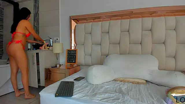 Snapshot of emilyparkerr01 chatting on February 5, 2025, 9:40 pm emilyparkerr01 online show from February 5, 2025, 9:40 pm