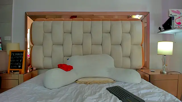 Snapshot of emilyparkerr01 chatting on February 14, 2025, 8:26 pm emilyparkerr01 online show from February 14, 2025, 8:26 pm