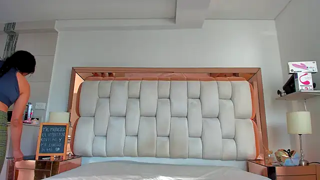 Snapshot of emilyparkerr01 chatting on February 20, 2025, 10:04 pm emilyparkerr01 online show from February 20, 2025, 10:04 pm