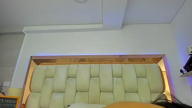 Snapshot of emilyparkerr01 chatting on February 21, 2025, 1:11 am emilyparkerr01 online show from February 21, 2025, 1:11 am