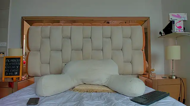 Snapshot of emilyparkerr01 chatting on February 22, 2025, 5:13 pm emilyparkerr01 online show from February 22, 2025, 5:13 pm