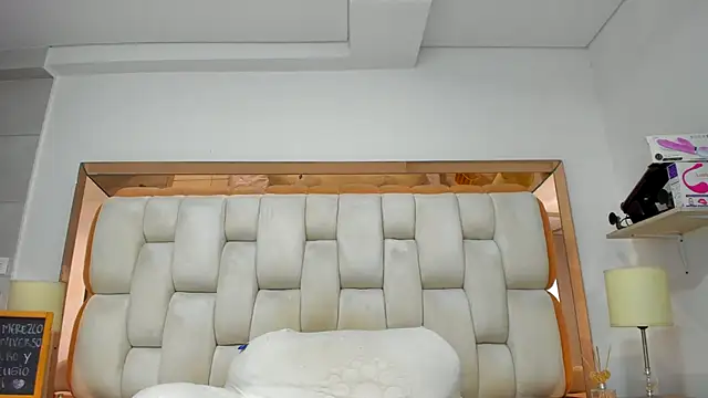 Snapshot of emilyparkerr01 chatting on March 4, 2025, 11:54 pm emilyparkerr01 online show from March 4, 2025, 11:54 pm