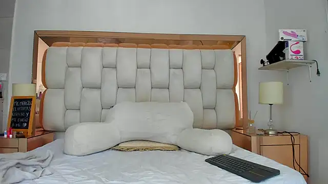 Snapshot of emilyparkerr01 chatting on March 13, 2025, 4:12 pm emilyparkerr01 online show from March 13, 2025, 4:12 pm