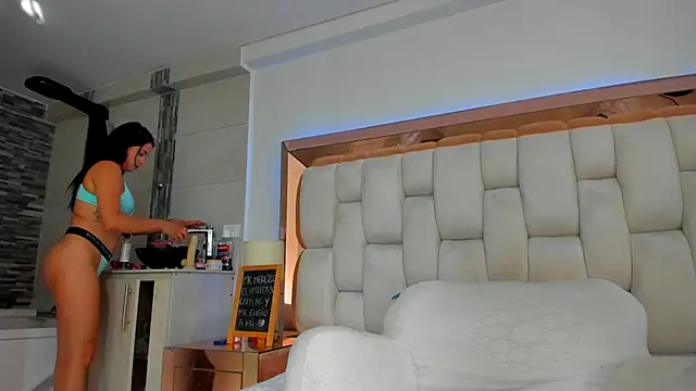 Snapshot of emilyparkerr01 chatting on March 14, 2025, 9:10 pm emilyparkerr01 online show from March 14, 2025, 9:10 pm