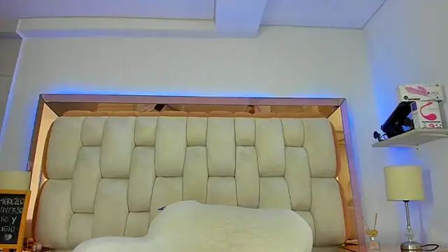 Snapshot of emilyparkerr01 chatting on March 20, 2025, 2:42 pm emilyparkerr01 online show from March 20, 2025, 2:42 pm