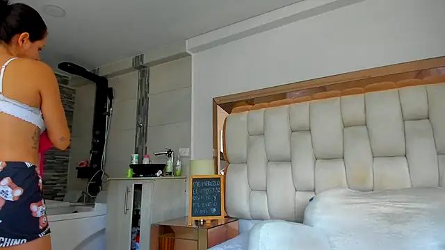 Snapshot of emilyparkerr01 chatting on September 23, 2025, 11:57 am emilyparkerr01 online show from September 23, 2025, 11:57 am