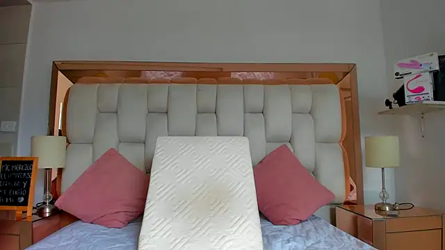 Snapshot of emilyparkerr01 chatting on November 15, 2025, 7:32 pm emilyparkerr01 online show from November 15, 2025, 7:32 pm