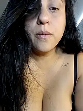 whitegirl0122 online show from March 18, 2025, 12:47 pm