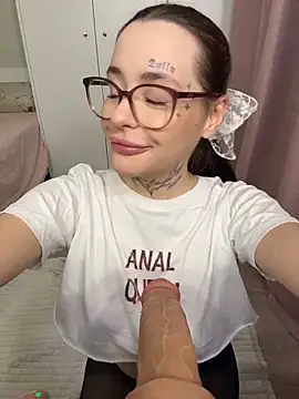 Snapshot of fuckdoll_18 chatting on December 17, 2025, 8:20 am fuckdoll 18 online show from December 17, 2025, 8:20 am