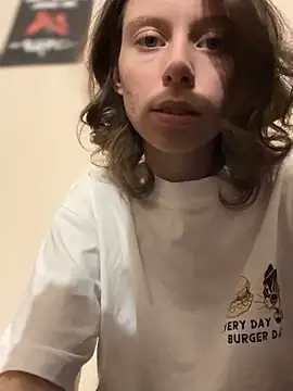 Snapshot of RinaMood chatting on October 28, 2025, 1:36 pm RinaMood online show from October 28, 2025, 1:36 pm