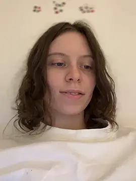 Snapshot of RinaMood chatting on November 7, 2025, 11:43 am RinaMood online show from November 7, 2025, 11:43 am