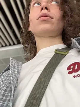 Snapshot of RinaMood chatting on November 20, 2025, 3:18 am RinaMood online show from November 20, 2025, 3:18 am