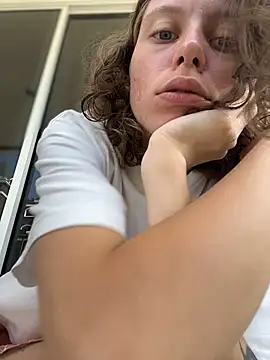 Snapshot of RinaMood chatting on December 2, 2025, 3:56 am RinaMood online show from December 2, 2025, 3:56 am