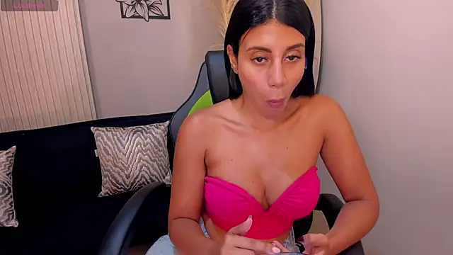 CharlotteCox  online show from October 30, 2025, 12:34 am