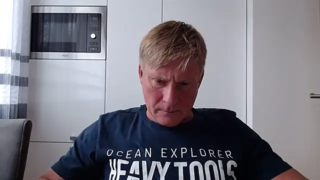 johnnym1 online show from October 1, 2025, 2:45 pm