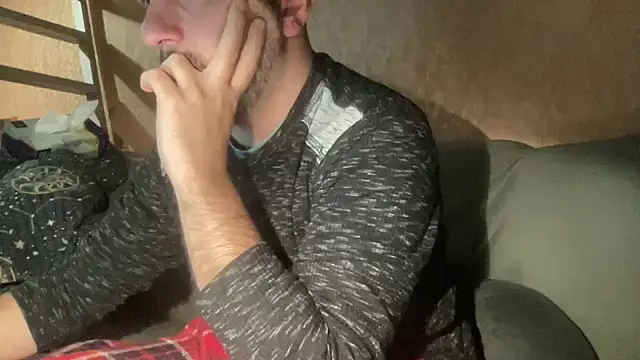 Snapshot of RedDante89 chatting on December 18, 2024, 10:35 pm RedDante89 online show from December 18, 2024, 10:35 pm