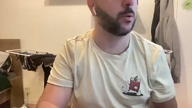 Snapshot of RedDante89 chatting on October 25, 2025, 8:11 am RedDante89 online show from October 25, 2025, 8:11 am