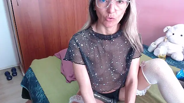 Susanlover online show from January 7, 2025, 6:45 pm