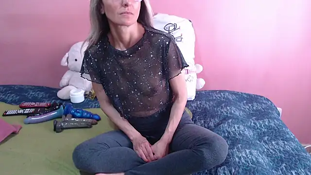 Susanlover online show from October 7, 2025, 8:39 pm