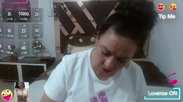 lindaesmeralda online show from October 16, 2025, 11:50 pm