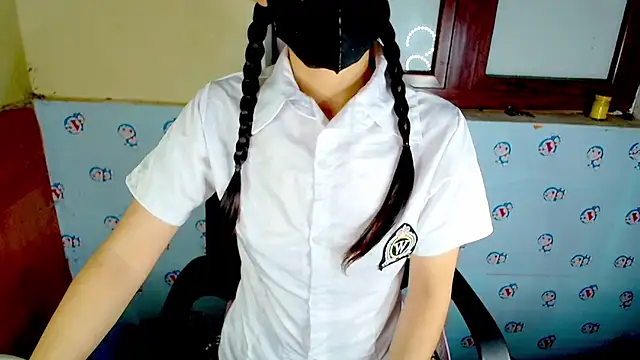   Saphia   online show from November 12, 2025, 3:45 pm