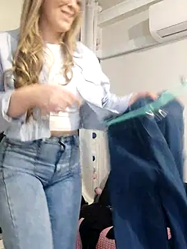 Snapshot of Daniela77771 chatting on September 14, 2025, 1:27 am Daniela77771 online show from September 14, 2025, 1:27 am