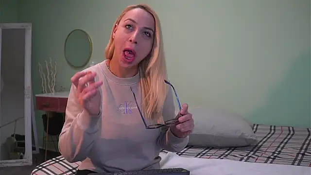 CelineConner online show from January 21, 2025, 5:05 am